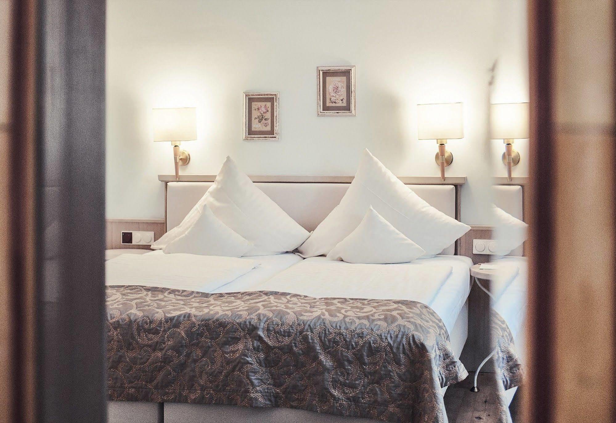 Biohotel Schlossgut Oberambach Dış mekan fotoğraf